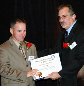 NALC Pres. Fredric Rolando (r) hands "Hero of the Year" award 9-24-09 to Timothy Foote of Harrisburg PA (NALCphoto by Mike Shea)